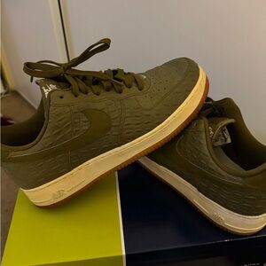 Nike Olive Textured Men's Sneakers